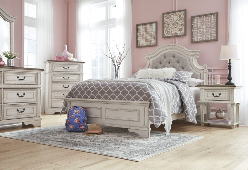 Realyn Chipped White Full Upholstered Bed - DMV FurnitureFull Bed