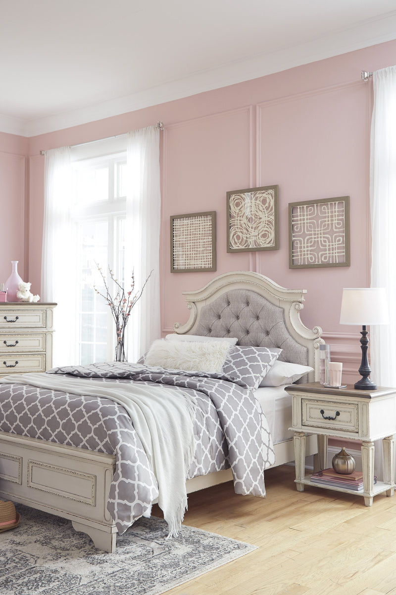 Realyn Chipped White Full Upholstered Bed - DMV FurnitureFull Bed