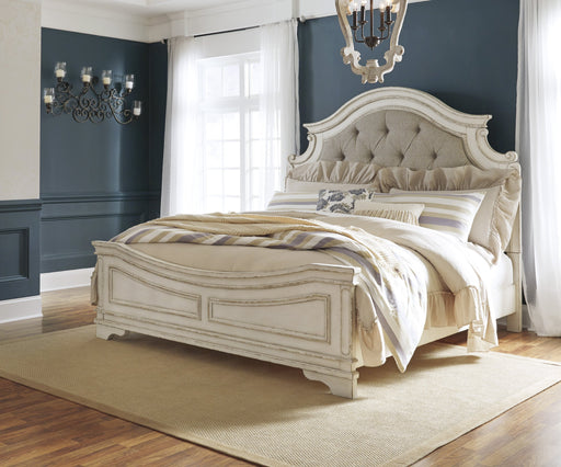 Realyn Chipped White King Panel Bed - DMV FurnitureKing Bed