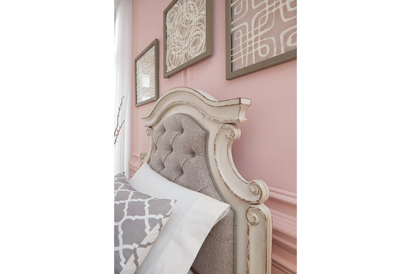 Realyn Chipped White King Upholstered Panel Bed - DMV FurnitureKing Bed