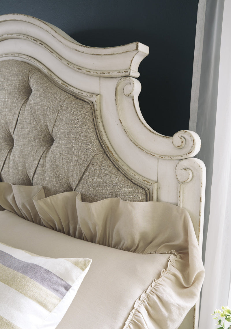 Realyn Chipped White Panel Bedroom Set - DMV FurnitureBedroom Set