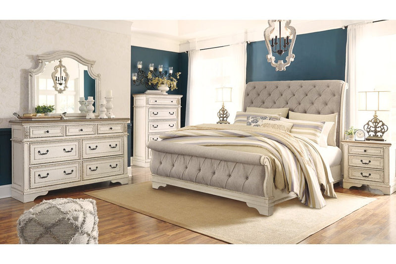 Realyn Chipped White Queen Sleigh Bed - DMV FurnitureQueen Bed