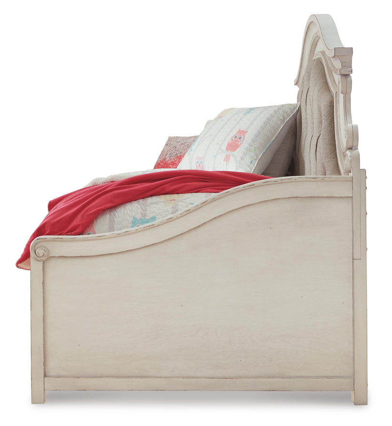 Realyn Chipped White Twin Day Bed - B743-80