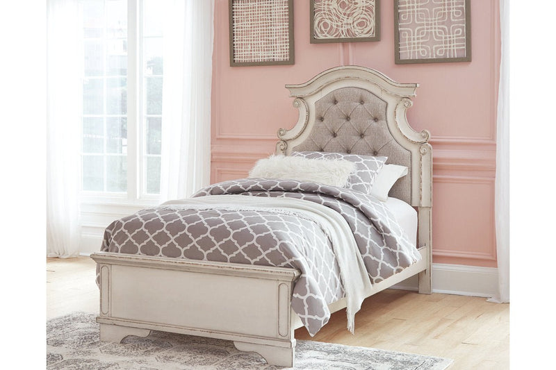 Realyn Chipped White Twin Panel Bed - DMV FurnitureTwin Bed