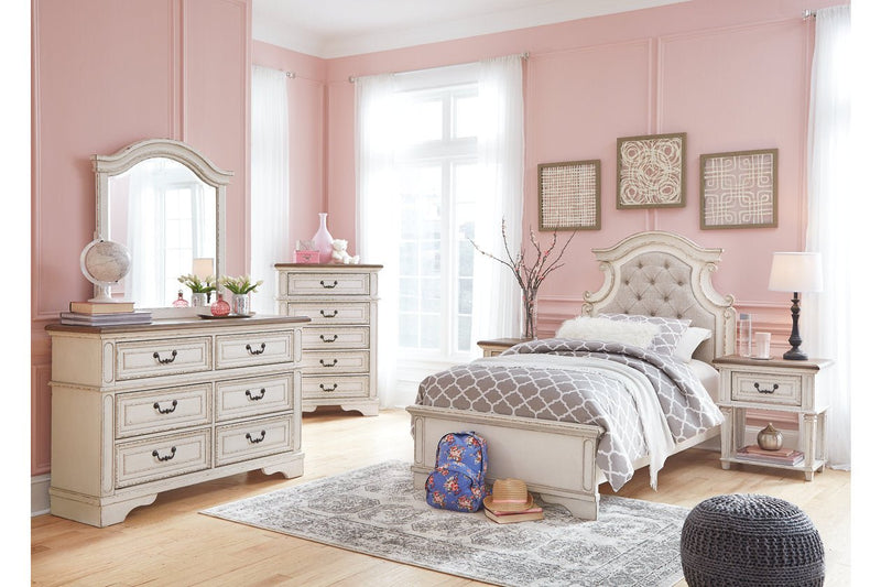 Realyn Chipped White Twin Panel Bed - DMV FurnitureTwin Bed