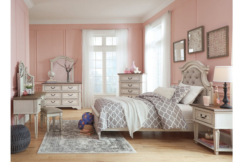 Realyn Chipped White Twin Panel Bed - DMV FurnitureTwin Bed