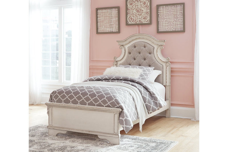 Realyn Chipped White Twin Panel Bed - DMV FurnitureTwin Bed
