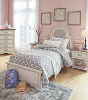 Realyn Chipped White Upholstered Panel Youth Bedroom Set - DMV FurnitureYouth Bedroom Set