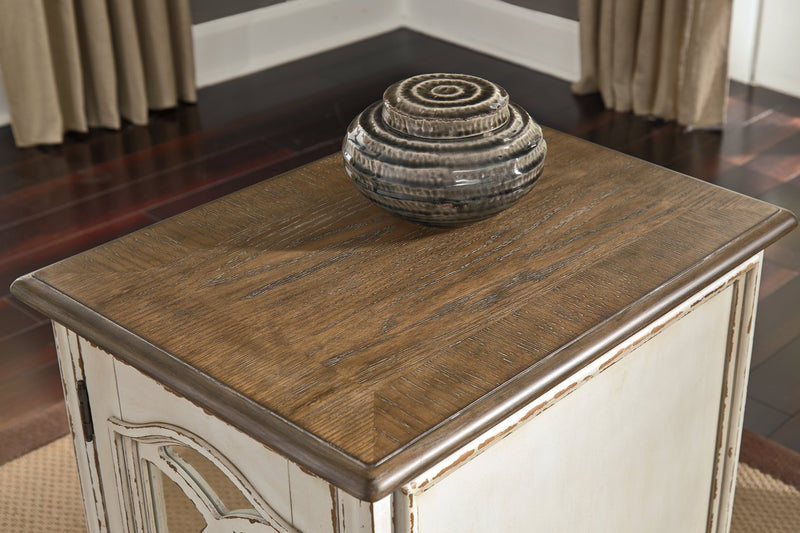 Realyn White/Brown Chairside End Table - DMV FurnitureEnd Table Chair Side