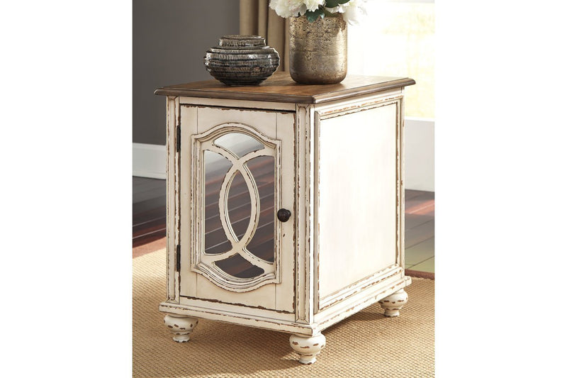Realyn White/Brown Chairside End Table - DMV FurnitureEnd Table Chair Side