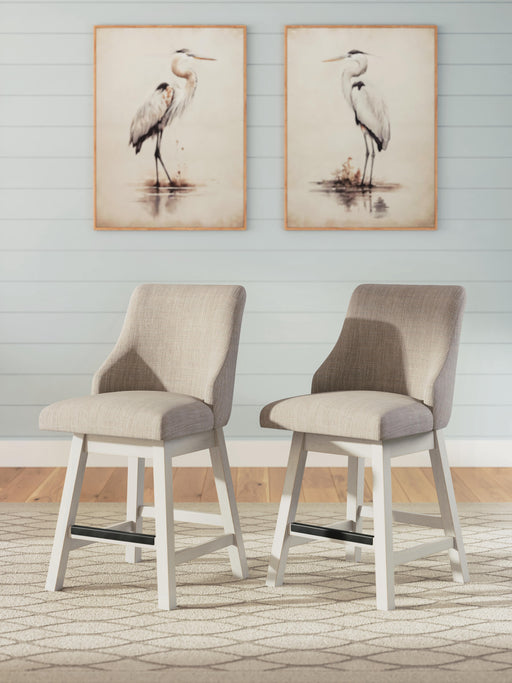 Robbinsdale Antique White Counter Height Barstool (Set of 2) - D642-324X2