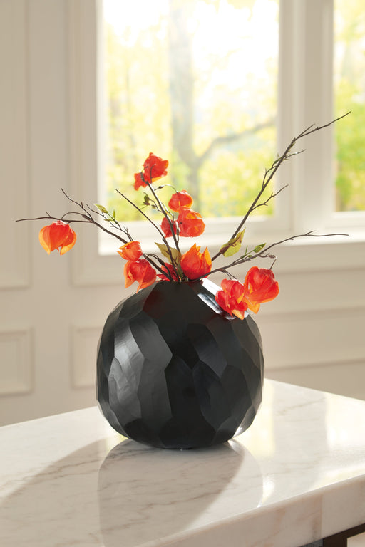 Ryanford Black Vase - A2000717