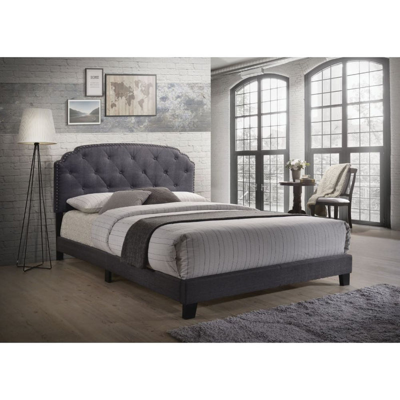 Tradilla Queen Bed - 26370Q