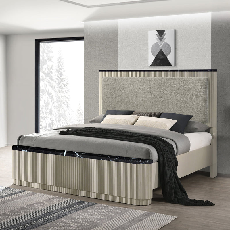 Travonte Eastern King Bed - BD04881EK