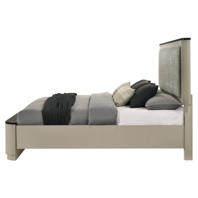 Travonte Eastern King Bed - BD04881EK