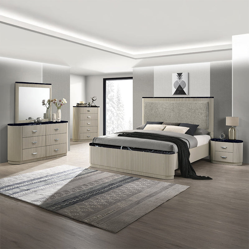 Travonte Queen Bed - BD04882Q