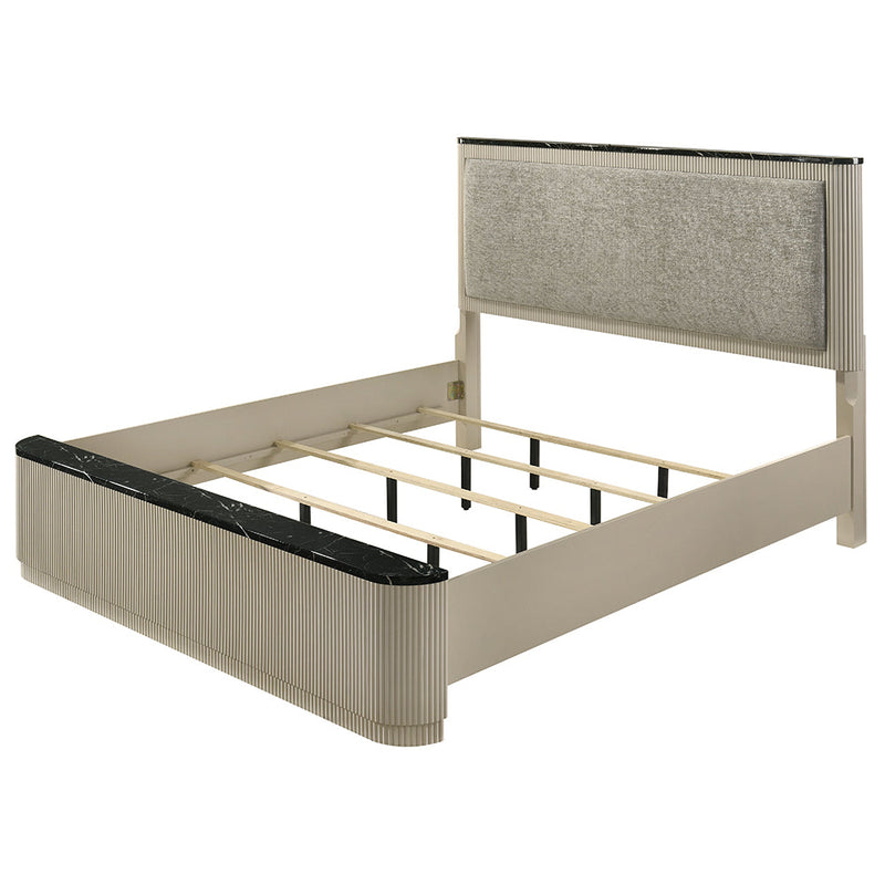 Travonte Queen Bed - BD04882Q