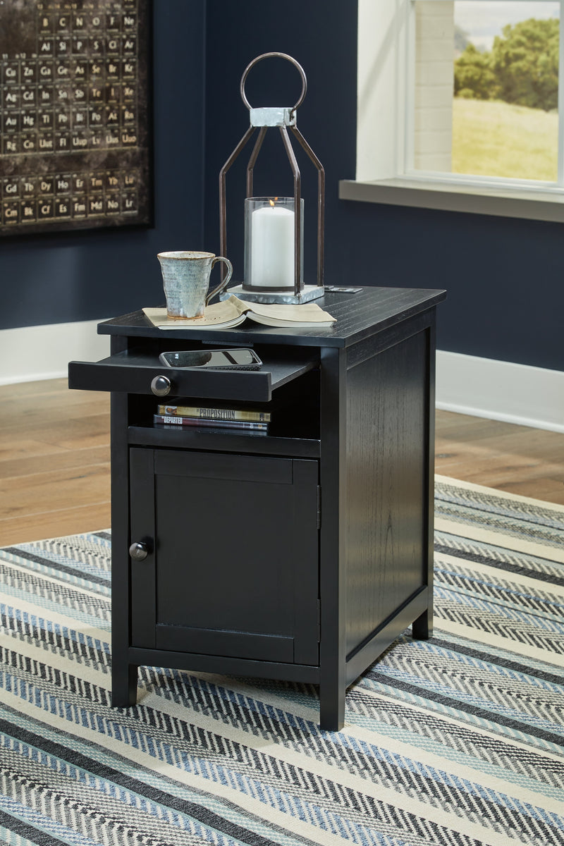 Treytown Chairside End Table - DMV FurnitureEnd Table Chair Side