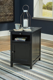 Treytown Chairside End Table - DMV FurnitureEnd Table Chair Side