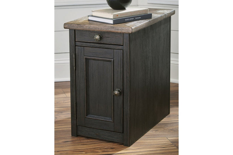 Tyler Creek Grayish Brown/Black Chairside End Table with USB Ports & Outlets - DMV FurnitureEnd Table Chair Side