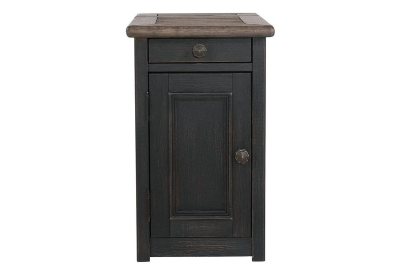 Tyler Creek Grayish Brown/Black Chairside End Table with USB Ports & Outlets - DMV FurnitureEnd Table Chair Side