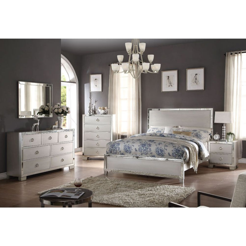 Voeville II Queen Bed - 24840Q