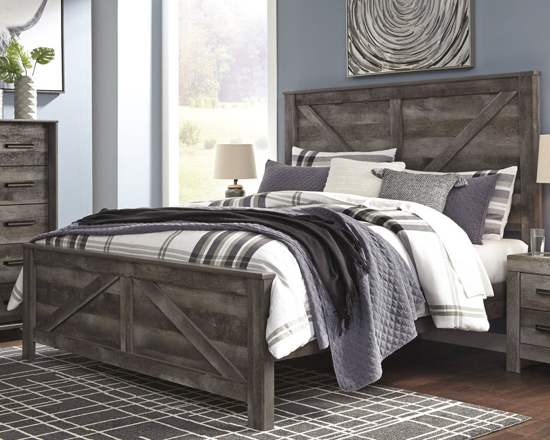 Wynnlow King Crossbuck Panel Bed with Mirrored Dresser, Chest and 2 Nightstands in Gray - PKG006339