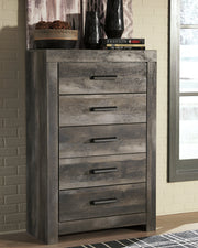 Wynnlow King Panel Bed with Mirrored Dresser, Chest and 2 Nightstands in Gray - PKG006365