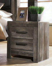 Wynnlow Queen Panel Bed with Mirrored Dresser and Nightstand in Gray - PKG014053