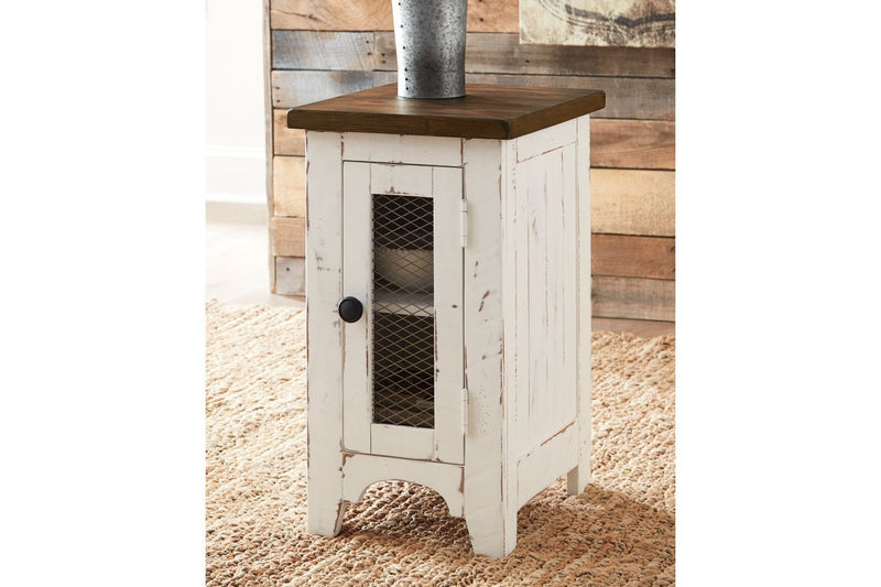 Wystfield White/Brown Chairside End Table - DMV FurnitureEnd Table Chair Side