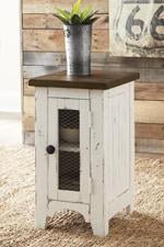 Wystfield White/Brown Chairside End Table - DMV FurnitureEnd Table Chair Side